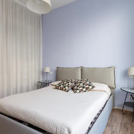 Tricolore Modern And Cozy Apartment