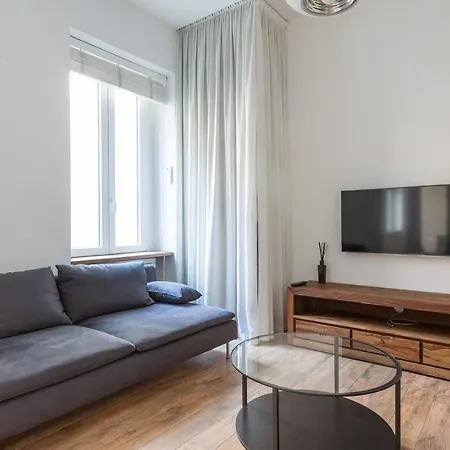 Tricolore Modern And Cozy Apartment