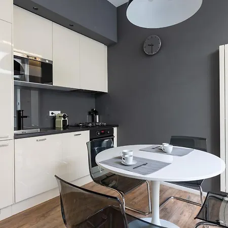 Apartment Tricolore Modern And Cozy