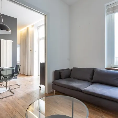 Tricolore Modern And Cozy Milan