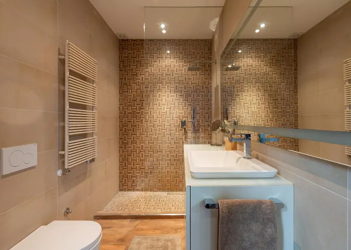 Easytopstay - Tricolore Modern And Cozy Apartament